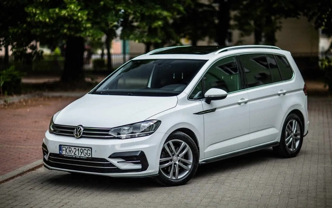 Volkswagen Touran cena 103900 przebieg: 135406, rok produkcji 2017 z Kostrzyn nad Odrą małe 562